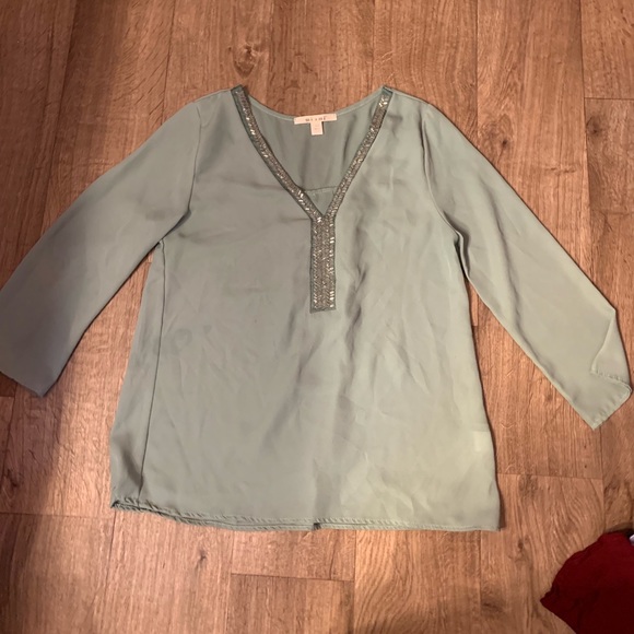 Tops - Picture 4 of 8